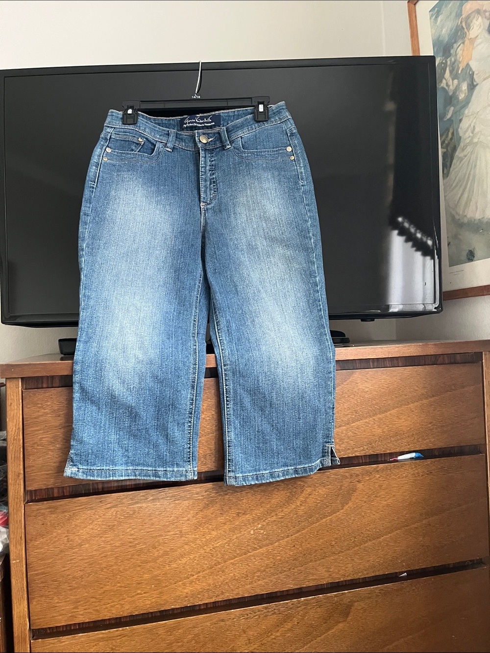 New Gloria Vanderbilt Midwash Cropped Women's Jeans.